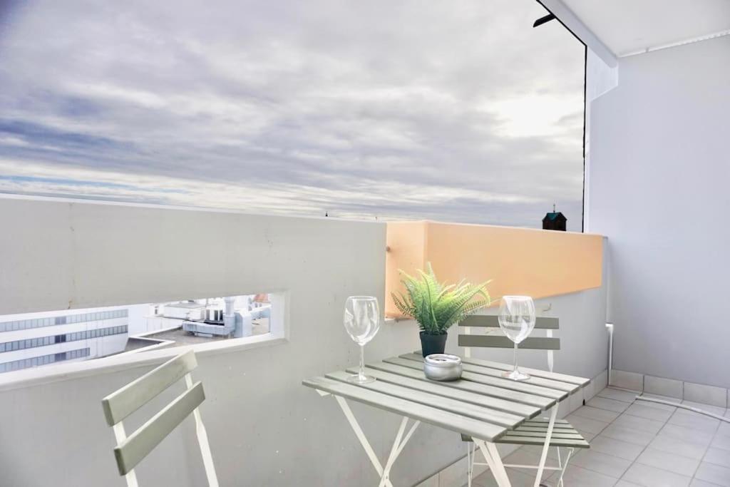 Neu Modernes Apartment In Top Lage, Free Parking Max 1,65M Hoehe Und 1,8M Breite Karlsruhe Bagian luar foto