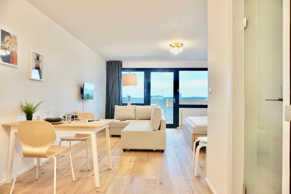 Neu Modernes Apartment In Top Lage, Free Parking Max 1,65M Hoehe Und 1,8M Breite Karlsruhe Bagian luar foto