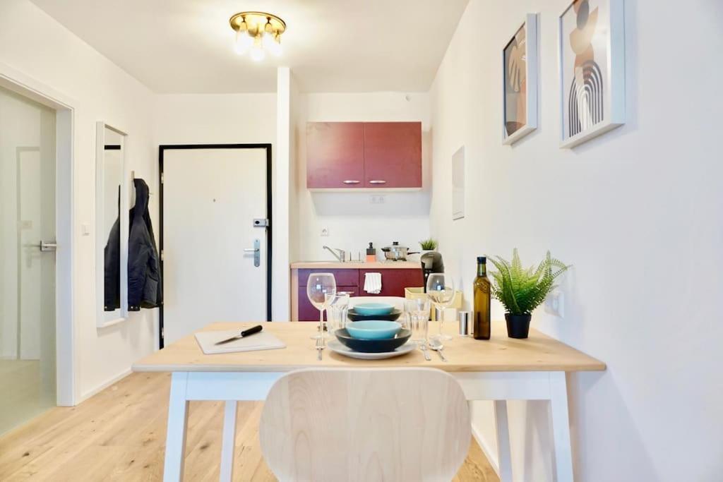 Neu Modernes Apartment In Top Lage, Free Parking Max 1,65M Hoehe Und 1,8M Breite Karlsruhe Bagian luar foto