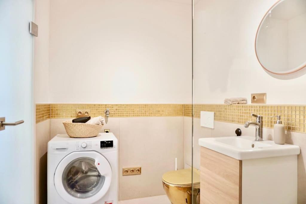Neu Modernes Apartment In Top Lage, Free Parking Max 1,65M Hoehe Und 1,8M Breite Karlsruhe Bagian luar foto