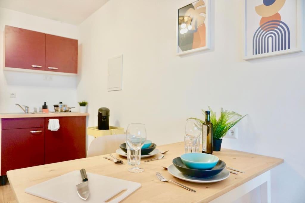 Neu Modernes Apartment In Top Lage, Free Parking Max 1,65M Hoehe Und 1,8M Breite Karlsruhe Bagian luar foto