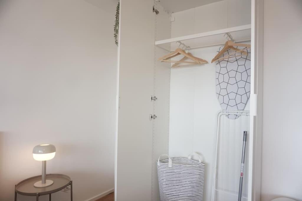 Neu Modernes Apartment In Top Lage, Free Parking Max 1,65M Hoehe Und 1,8M Breite Karlsruhe Bagian luar foto