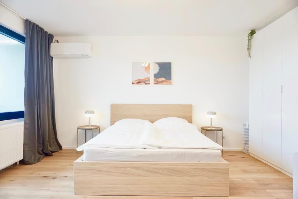 Neu Modernes Apartment In Top Lage, Free Parking Max 1,65M Hoehe Und 1,8M Breite Karlsruhe Bagian luar foto