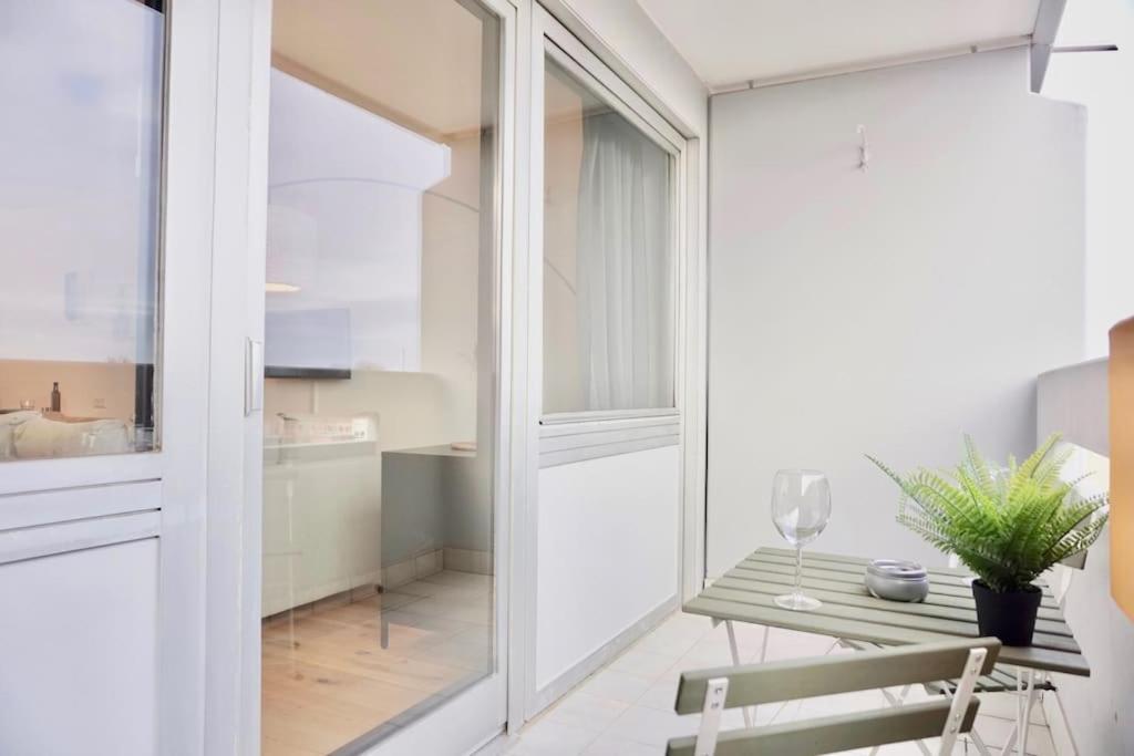 Neu Modernes Apartment In Top Lage, Free Parking Max 1,65M Hoehe Und 1,8M Breite Karlsruhe Bagian luar foto