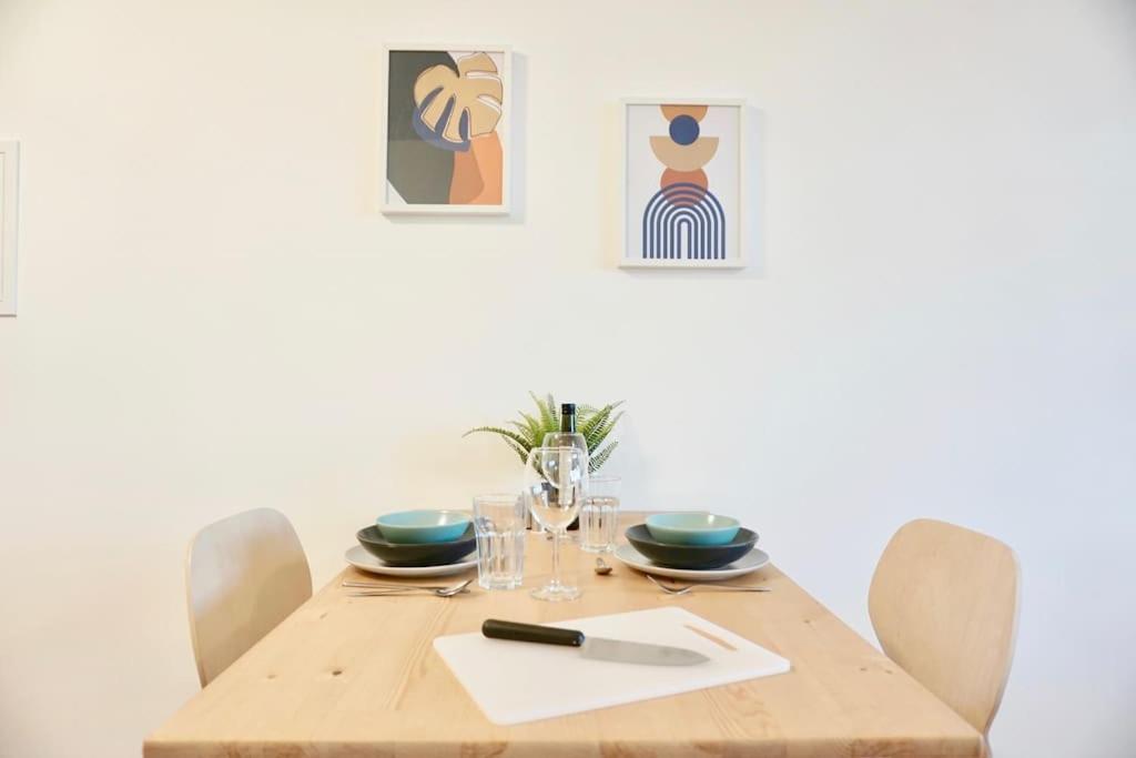 Neu Modernes Apartment In Top Lage, Free Parking Max 1,65M Hoehe Und 1,8M Breite Karlsruhe Bagian luar foto