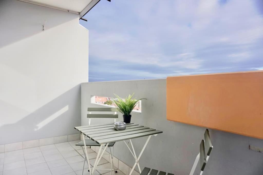 Neu Modernes Apartment In Top Lage, Free Parking Max 1,65M Hoehe Und 1,8M Breite Karlsruhe Bagian luar foto